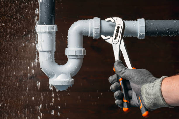 Professional Emergency Plumber technician working in Lyndora, PA